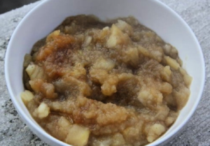 Homemade Unsweetened Applesauce Recipe That Is Easy to Make