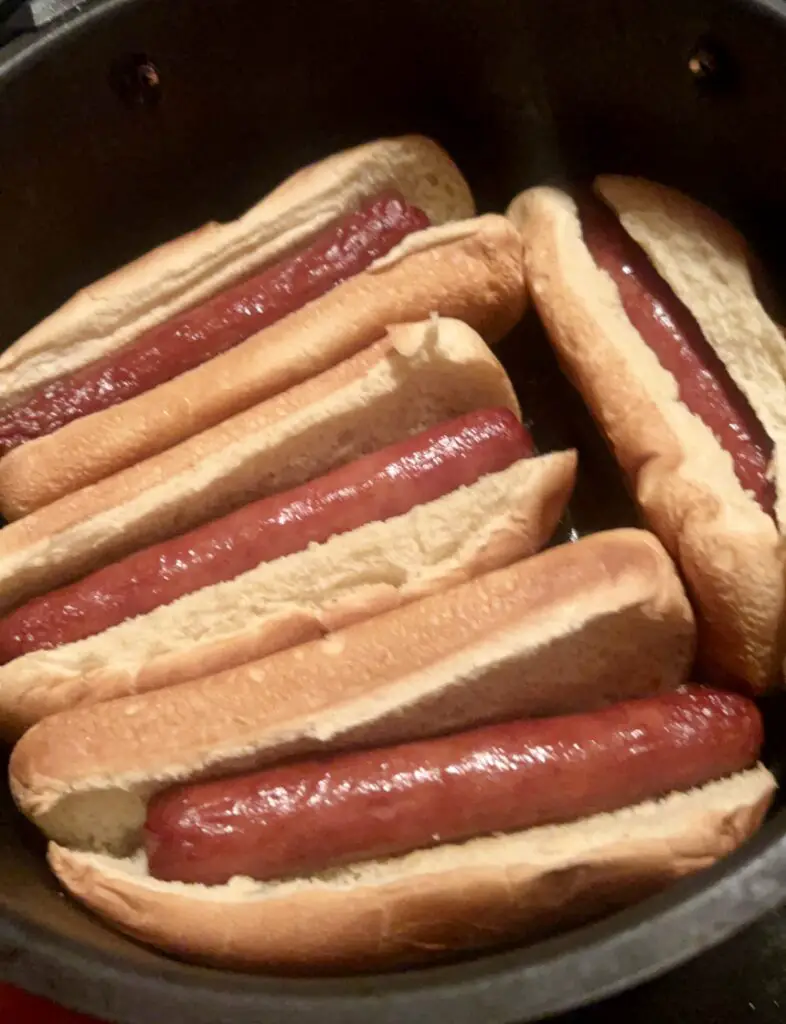 hot dogs in air fryer with toasted buns