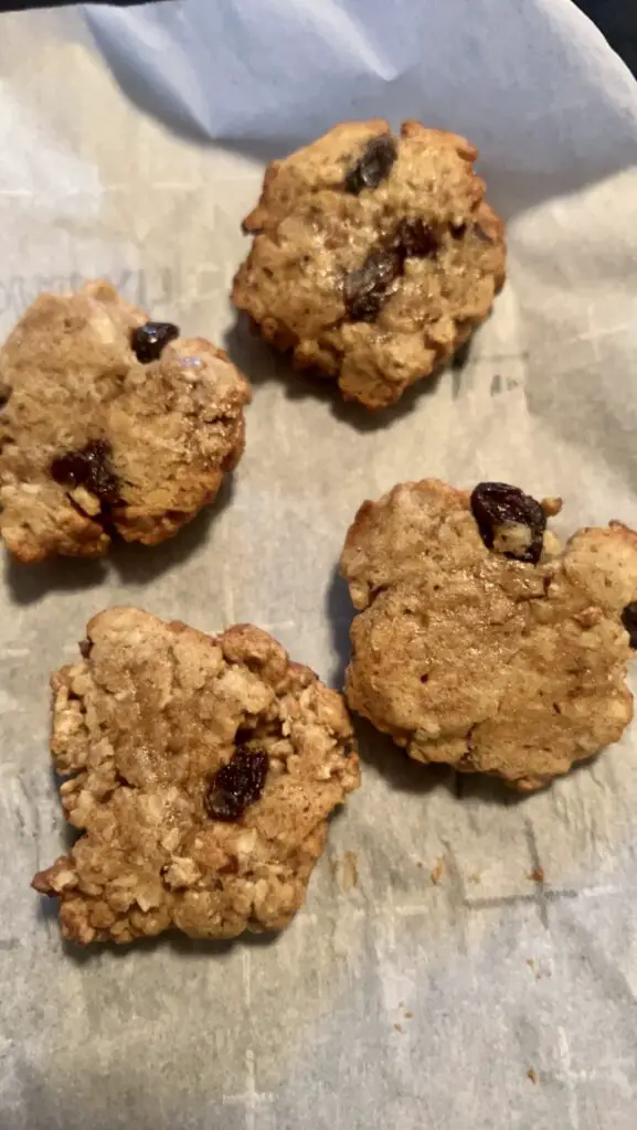 soft bottom oatmeal raisin cookies