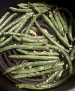 Easy Air Fryer Green Beans Recipe (With a Kick)